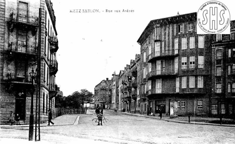 CARREFOUR RUE ST PIERRE